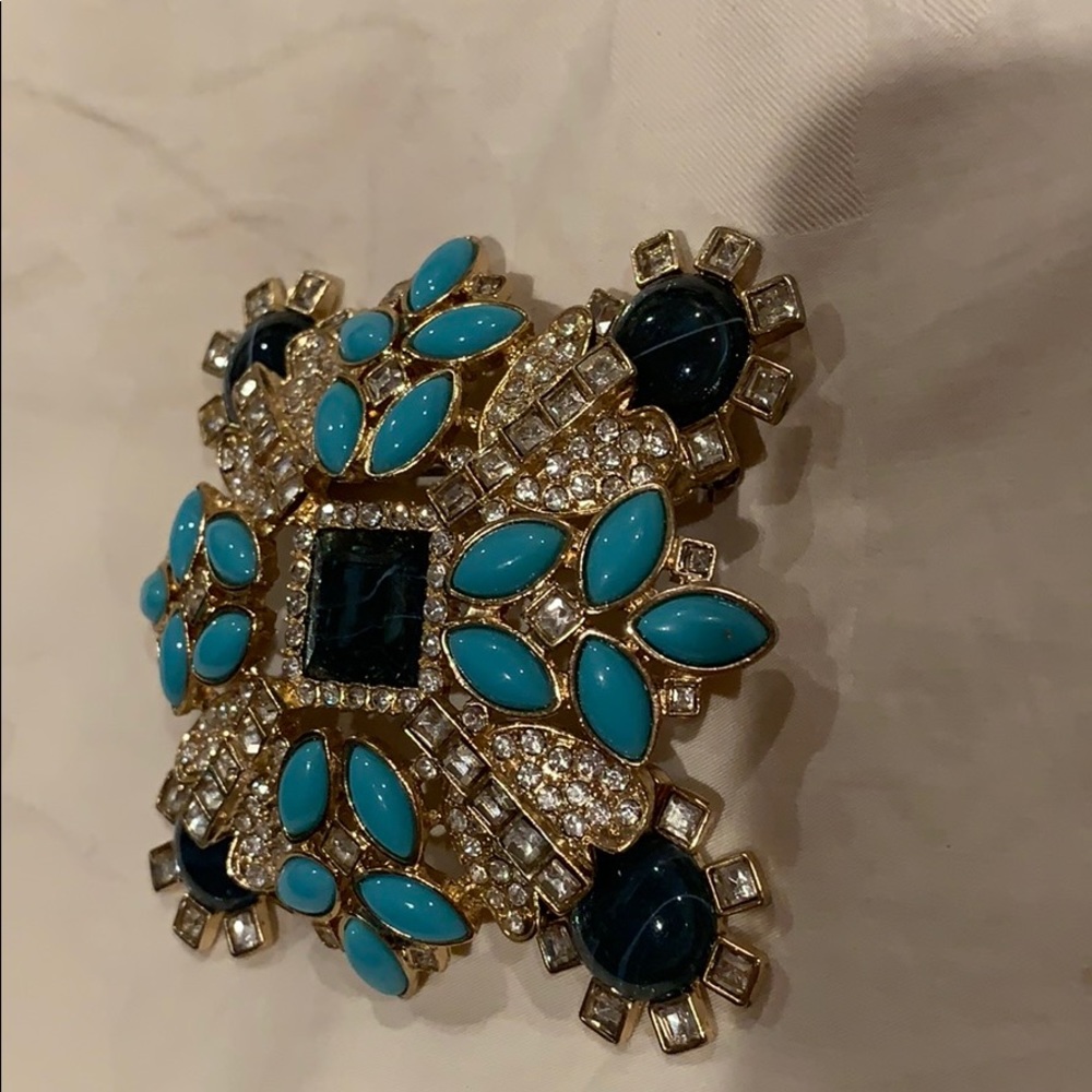 Brooche